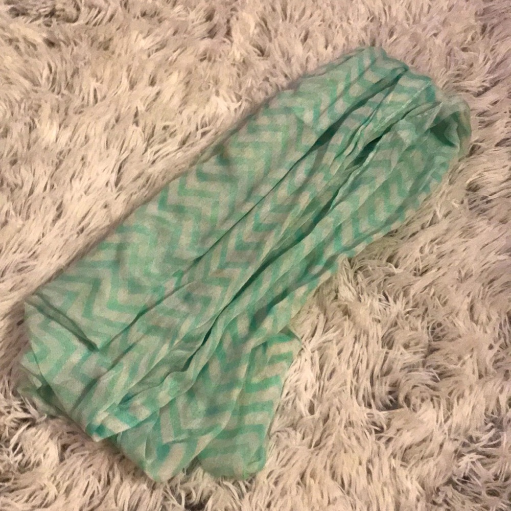 Cyan and white chevron scarf💙💚🤍